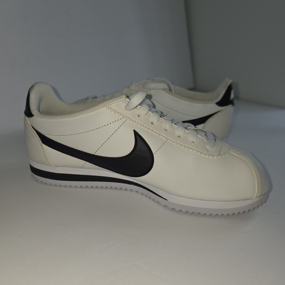 Nike Classic Cortez Womens Size 9.5 White Athletic Shoes Sneakers 807471-101